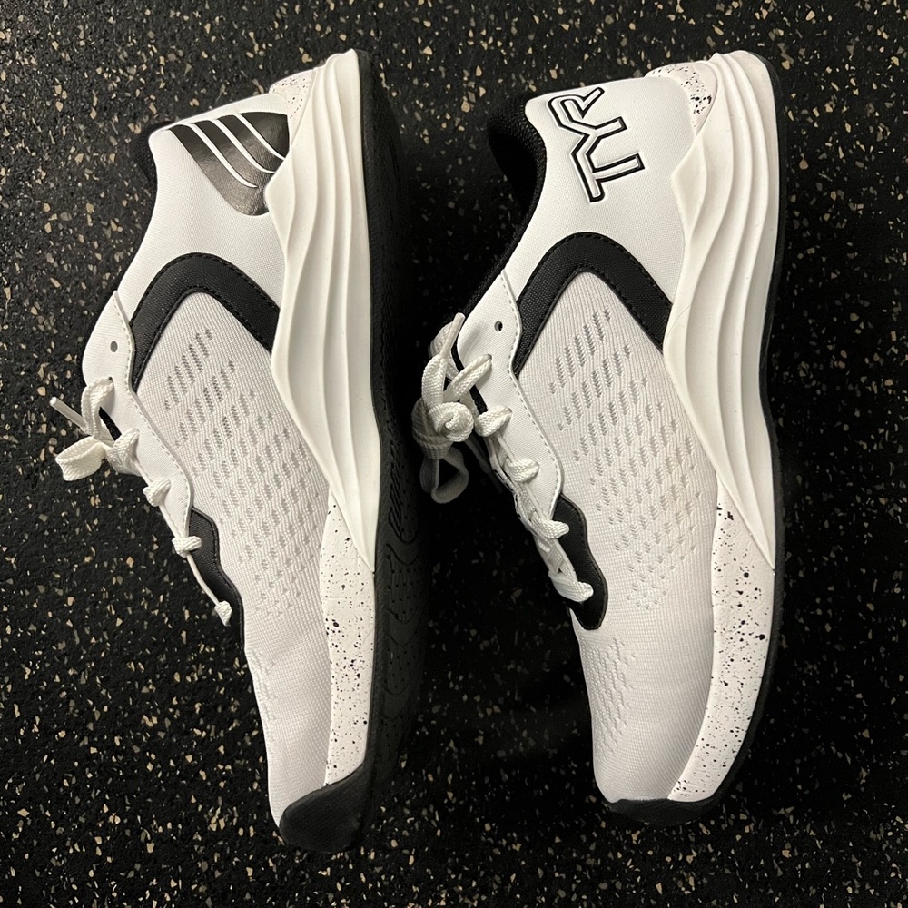 TRY Women size 8/ Men size 6.5 only worn once I need a smaller size.
